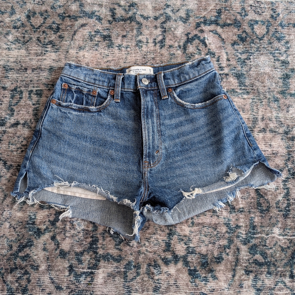 Abercrombie & Fitch "The Mom Short High Rise" denim shorts, 25 / 0 Curve Love